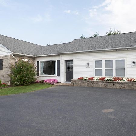 Meadowview Cottage Bird-in-Hand Exterior photo