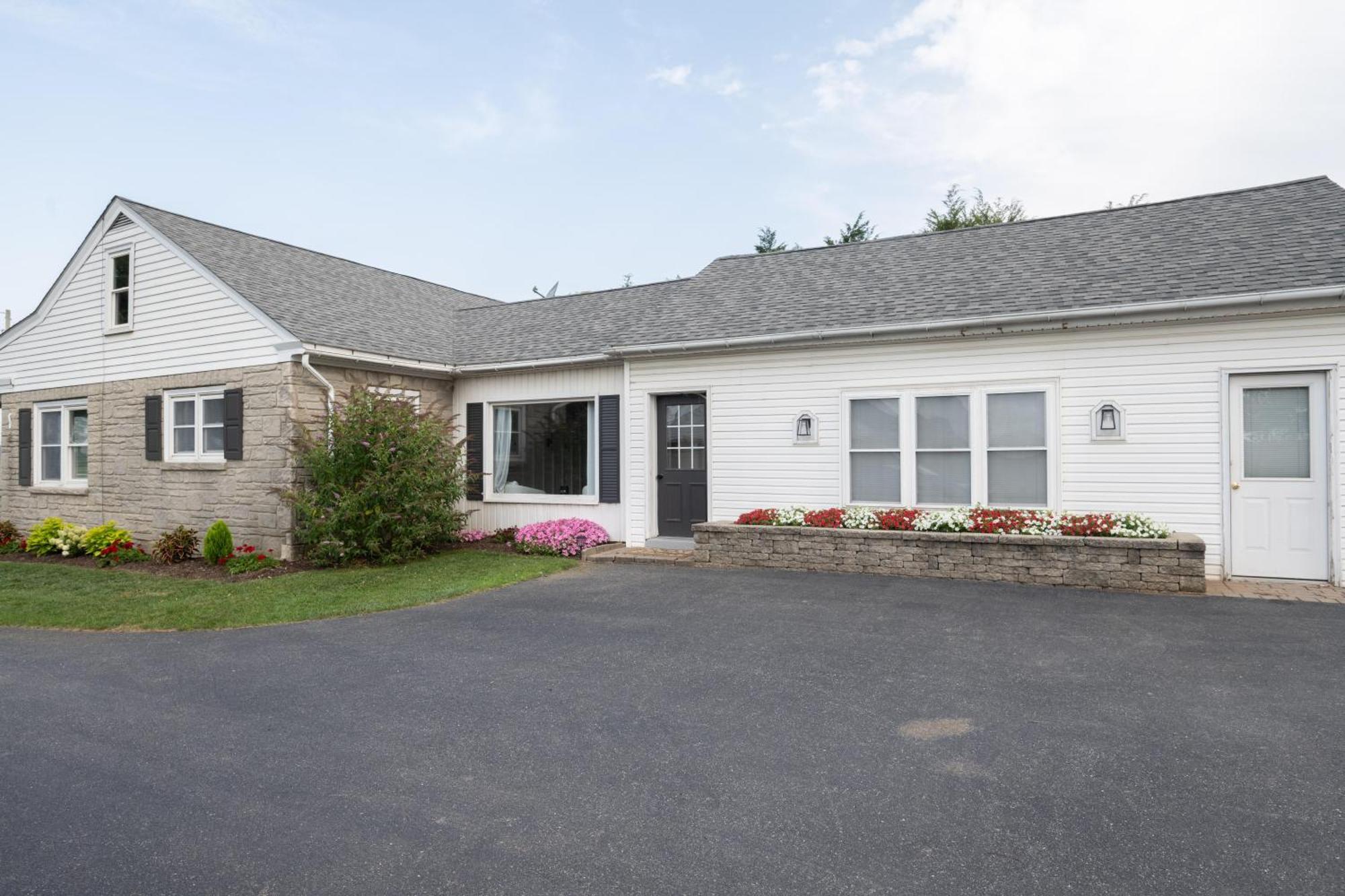 Meadowview Cottage Bird-in-Hand Exterior photo