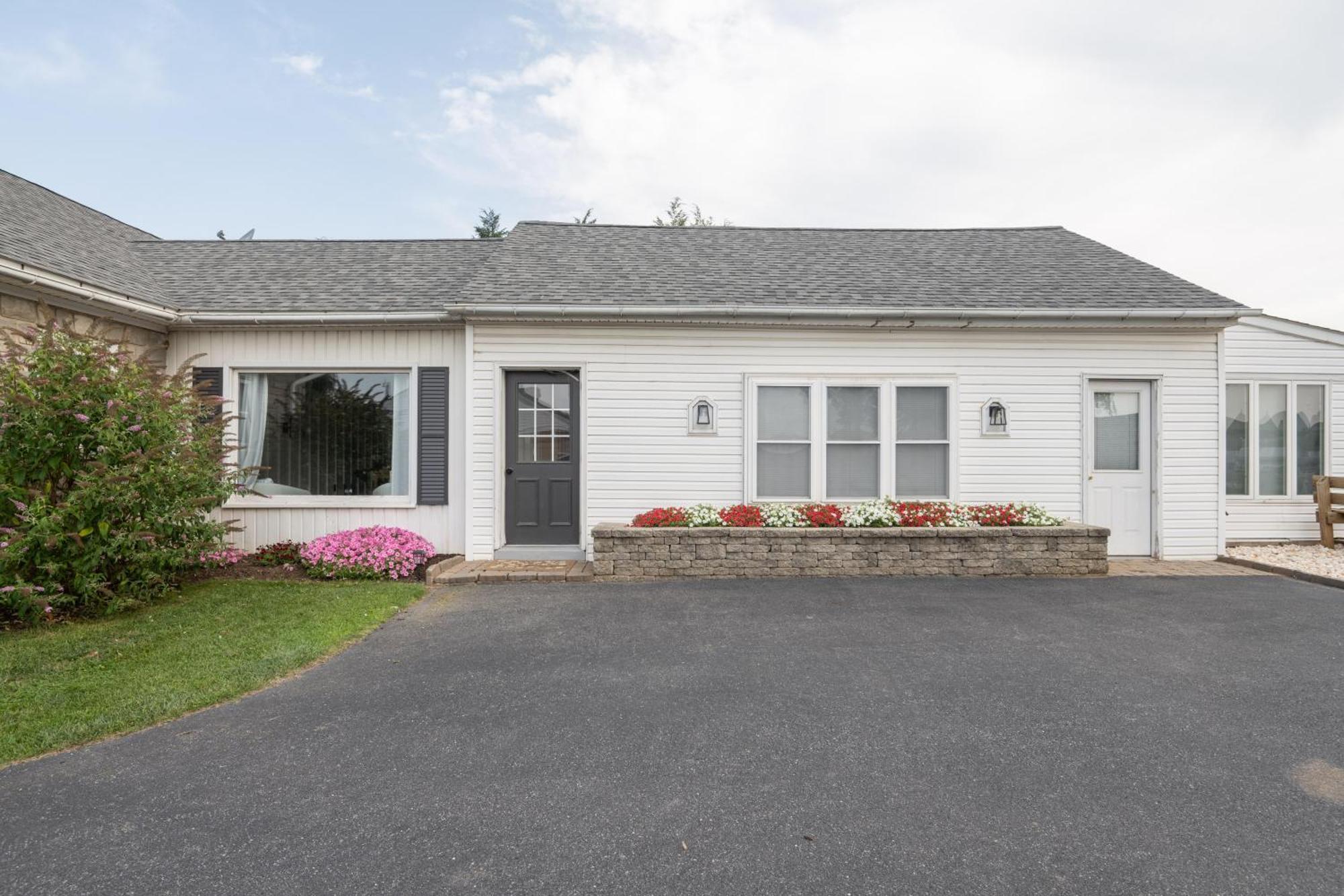 Meadowview Cottage Bird-in-Hand Exterior photo