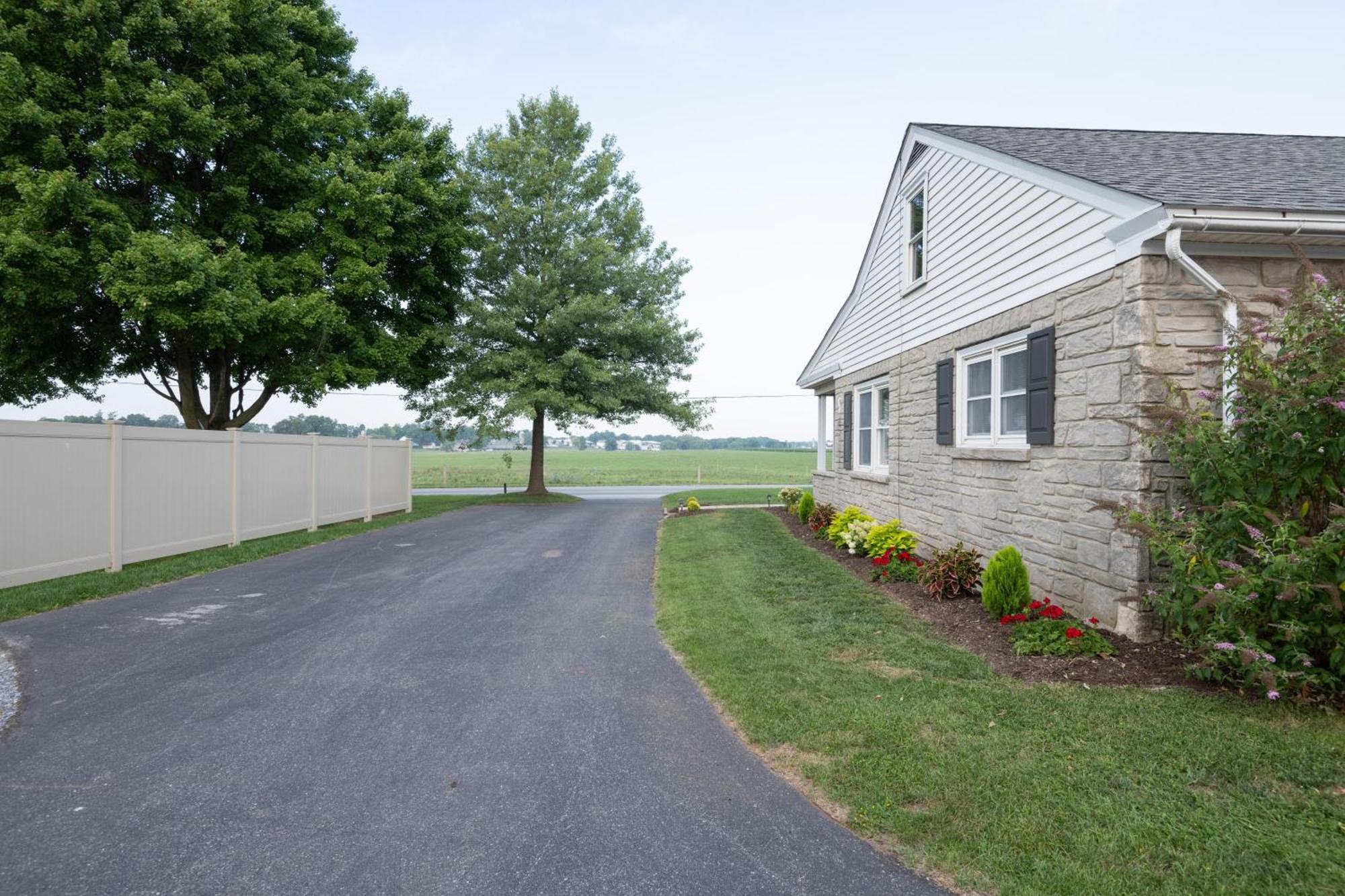 Meadowview Cottage Bird-in-Hand Exterior photo